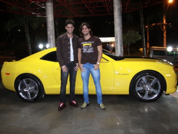 munhoz e mariano camaro